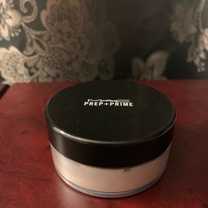 MAC Prep + Prime Transparent Finishing Powder